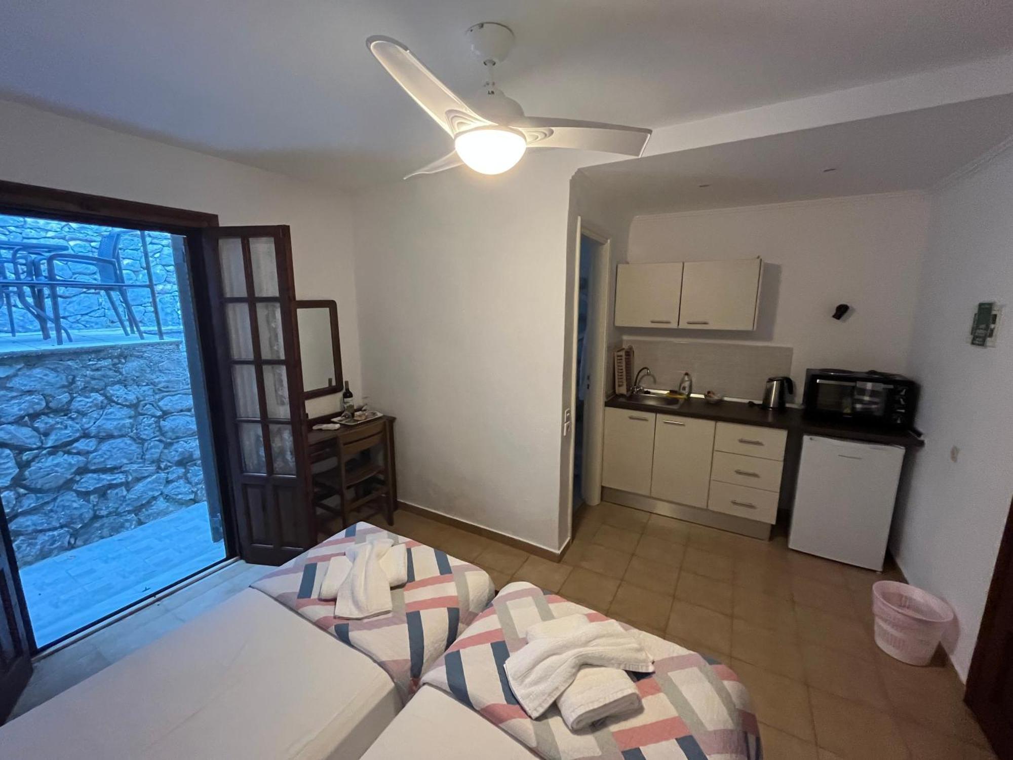 Villa Perris Studios Kassiopi Ngoại thất bức ảnh